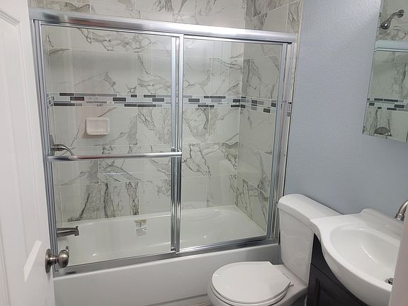 3rd image of 841 W Avenue H