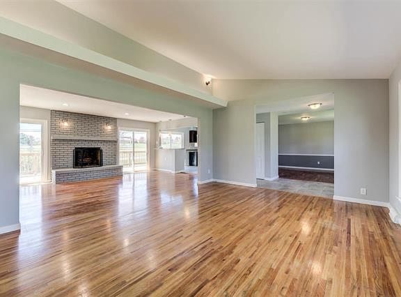 4th image of 177 Emerald Green Ct