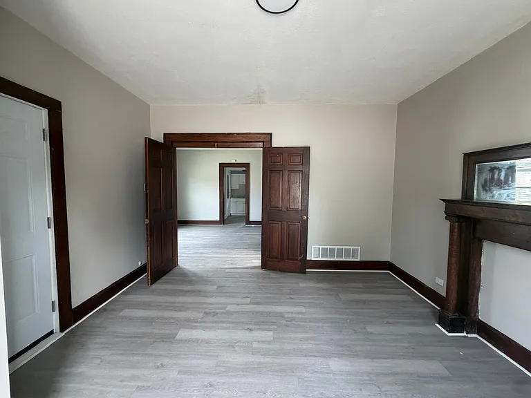 329 W Grant St — Photo 5