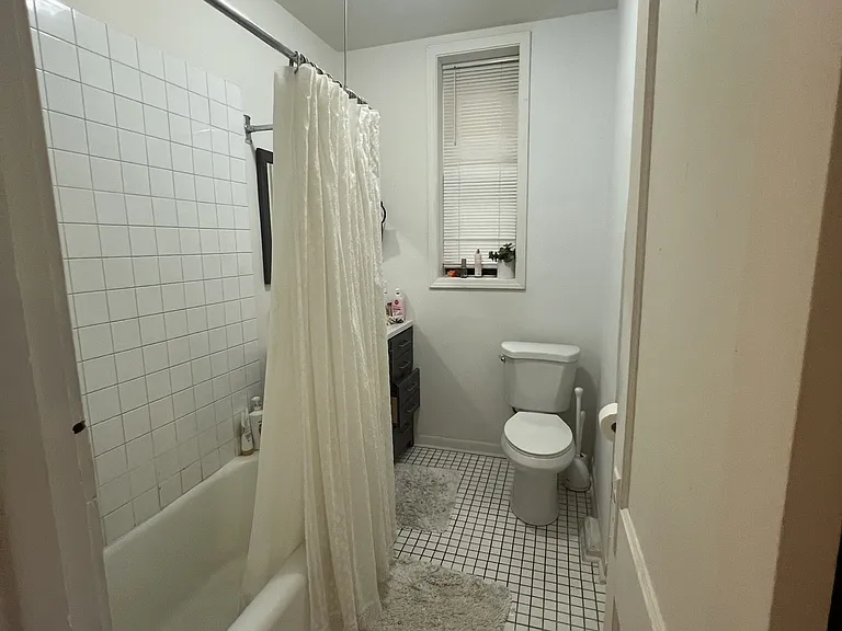 1254 W Addison St #1 — Photo 6