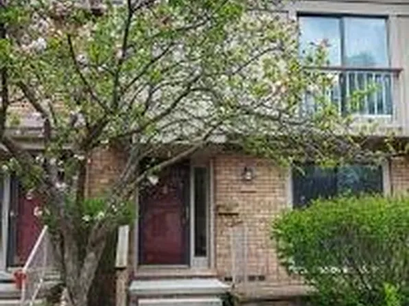 1418 Oakbrook E, Rochester Hills, MI