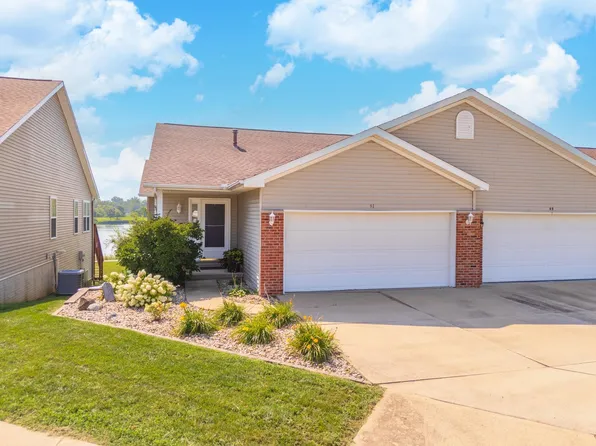 51 Oak Park Rd, Bloomington, IL 61701