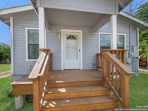 3rd image of 318 W Wright Blvd