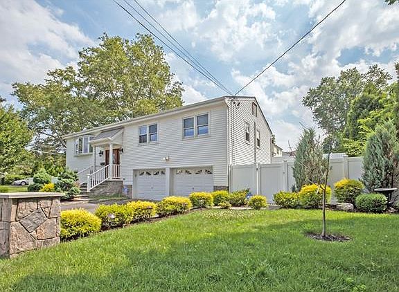 3rd image of 112 Leewood Dr