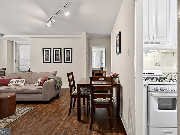 3rd image of 1121 Arlington Blvd APT 206