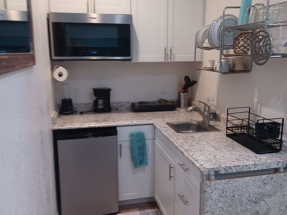 5th image of 1947 Ivy Rd #1