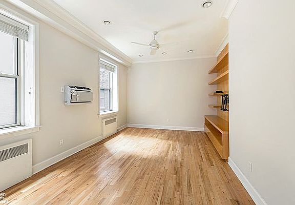 4th image of 15 E 10th St APT 2D