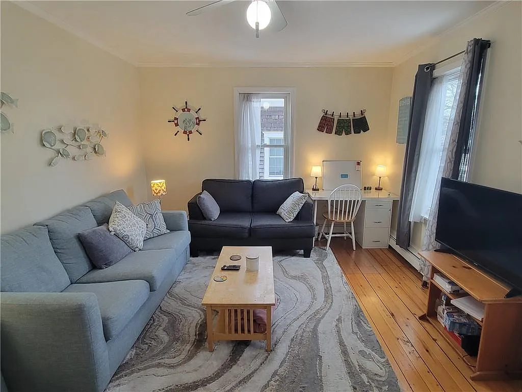 2 bed, 1.0 bath, 750 sqft, $2,350 — Photo 3