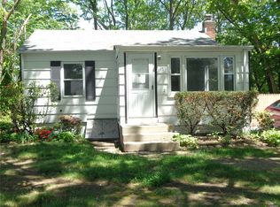 17 Forest Ave, Lake Grove, NY 11755