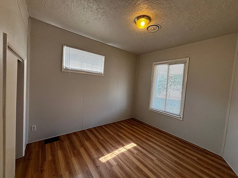 1246 N Main St — Photo 5