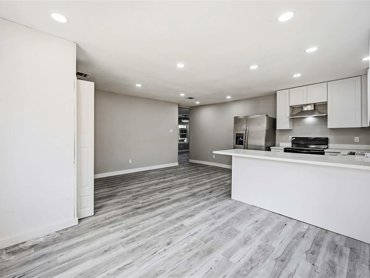 6 bed, 3.0 bath, 2836 sqft, $1,800 — Photo 4