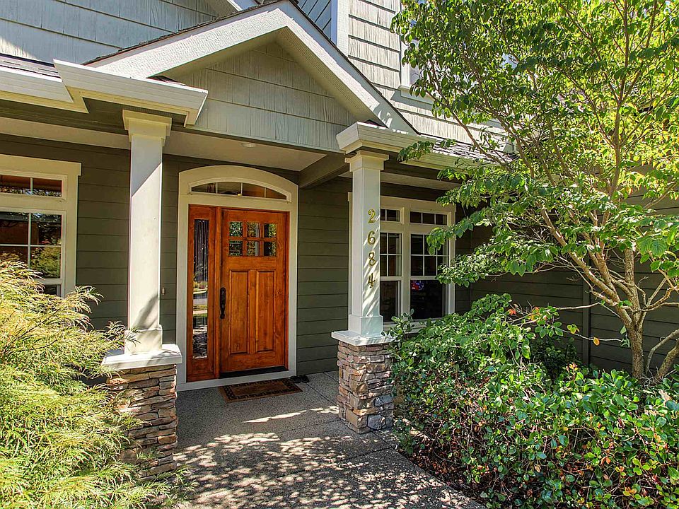 This is a beautiful home located on one of East Medford's most desirable streets, within just a couple of blocks to the Lone Pine Elementary School.