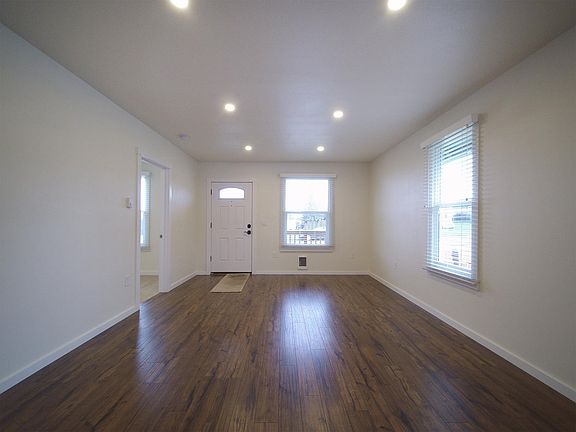 3rd image of 1228 W 5th St
