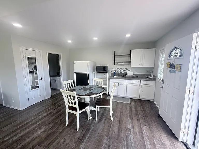 15-1550 22nd Ave — Photo 11