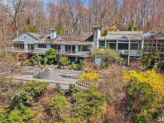 2nd image of 160 Lantern Ridge Road