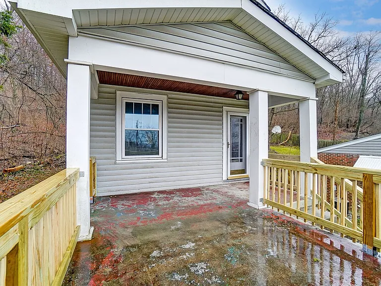 2307 Center St — Photo 8