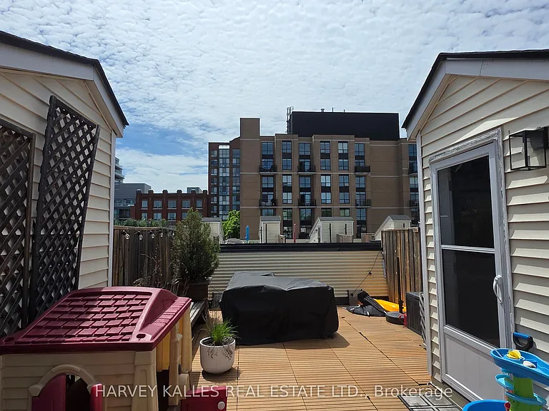 208 Niagara St #68 — Photo 5