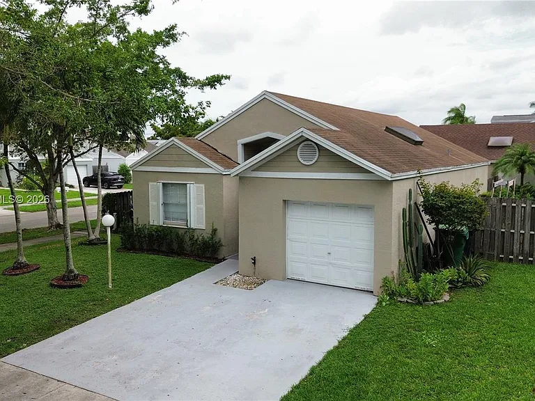12713 SW 146th Ln — Photo 1