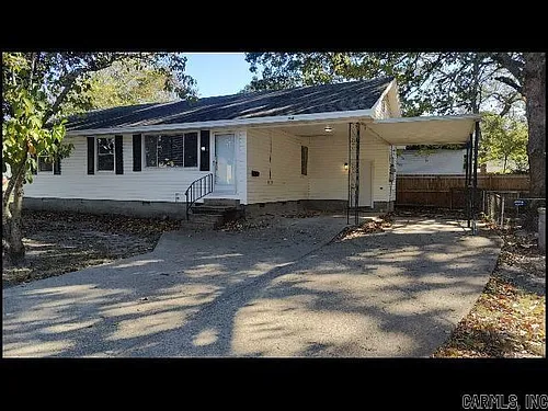 204 Dobbs St Photo 1