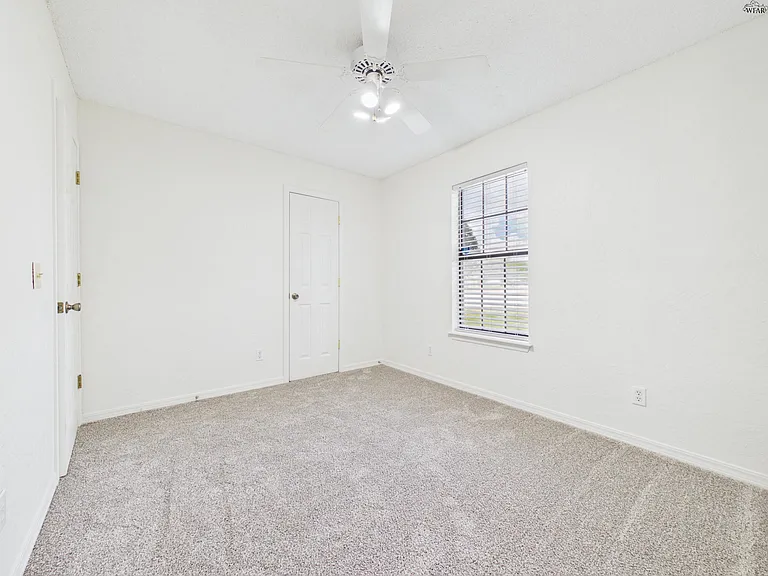 4844 Matterhorn Dr — Photo 32