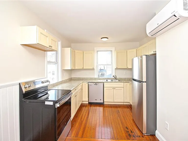668 Thames St #2 — Photo 17