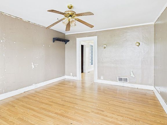 2nd image of 526 Maryland Avenue