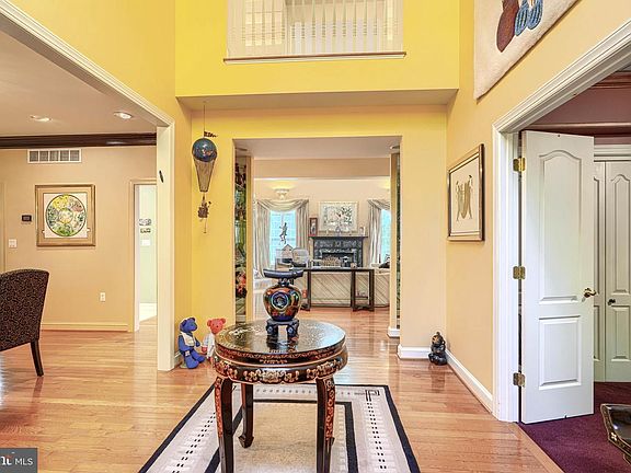 3rd image of 3121 Enclave Ct