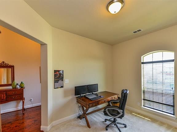 3rd image of 2917 Regents Park Ln