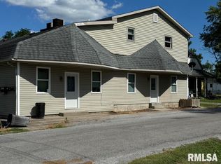 300 S 20th St APT 6, Herrin, IL 62948