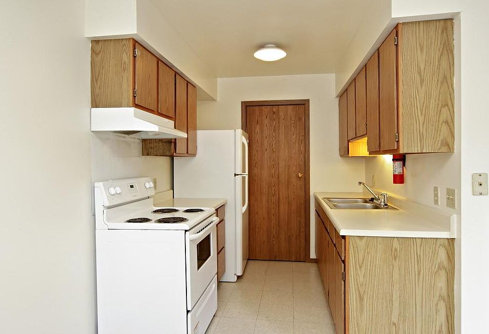 2nd image of 142 S First St APT 1N