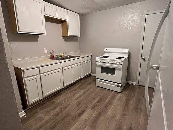 3rd image of 1540 Ella St