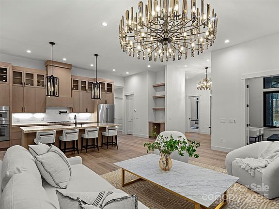 4th image of 184 Sunridge Ave #17