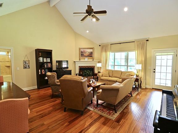 5th image of 152 Bridlewood Dr