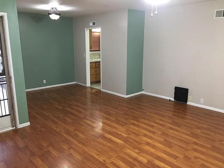 839 Forestdale Ave — Photo 3