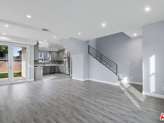 2nd image of 513 S Oak St #1/2