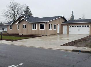 1488 S Peach St, Medford, OR 97501