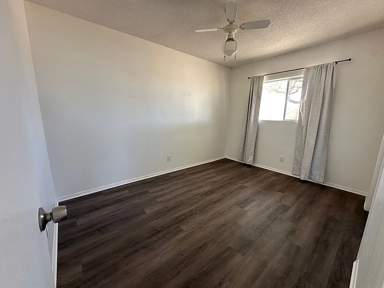 7054 Broad St — Photo 12
