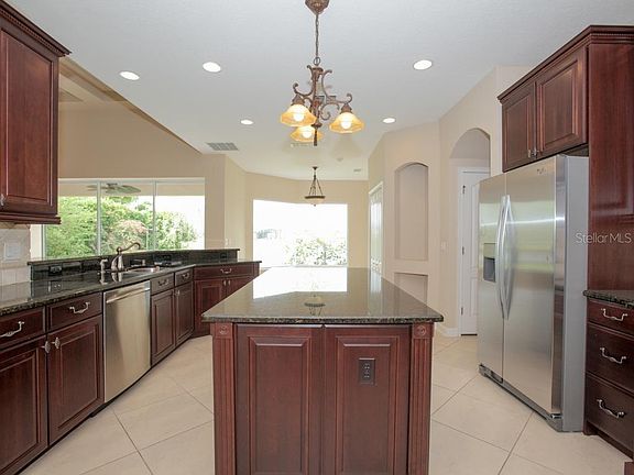 4th image of 947 Home Grove Dr