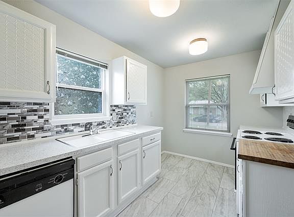 4th image of 3713 McKinley Dr