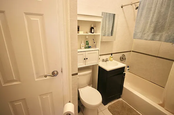 Rented by Delmark Realty LLC | media 10