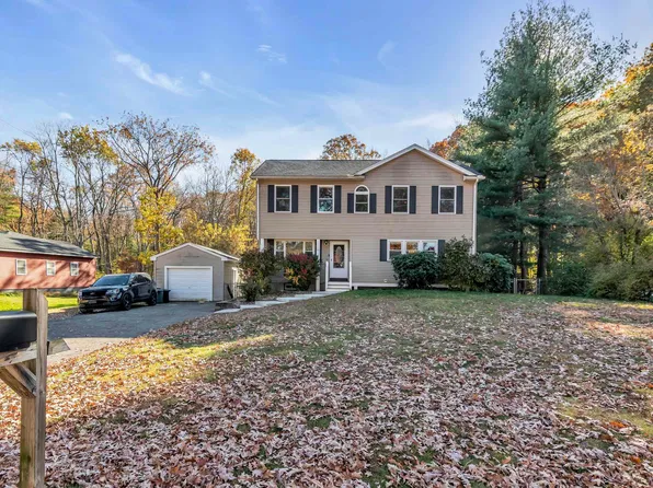21 Crestwood Circle, Salem, NH 03079