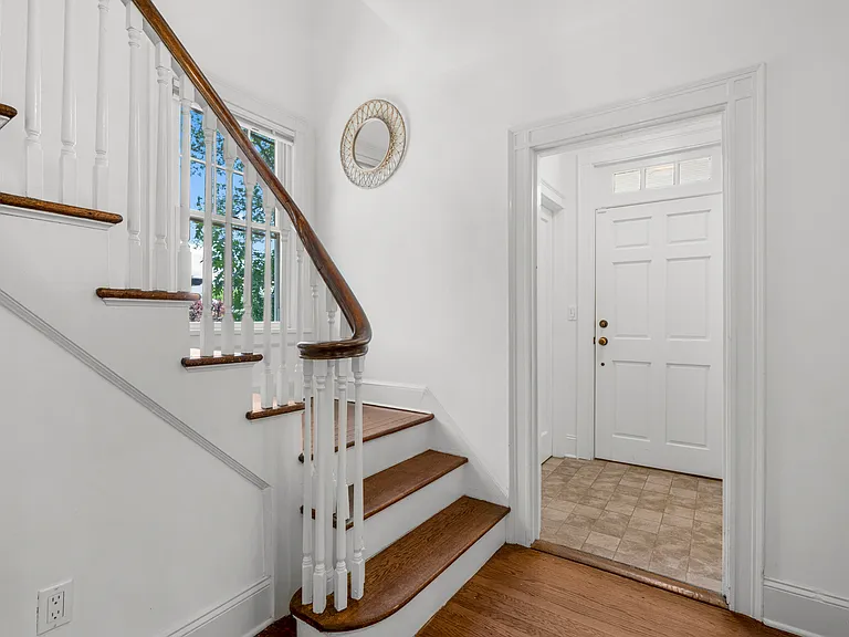 22 Vanderburgh Ave — Photo 3