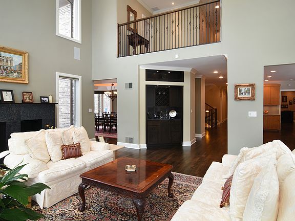 4th image of 885 Blackhawk Ln