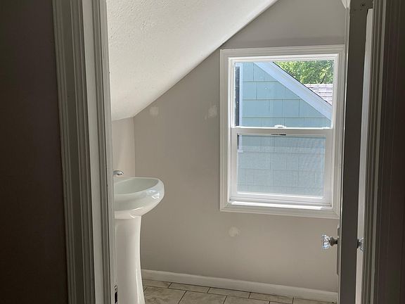 2nd image of 3313-3315 29th Ave S