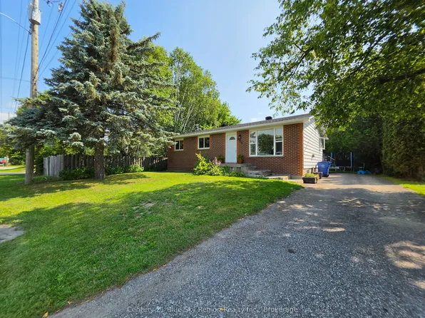324 King St, West Nipissing, ON P2B 3A9