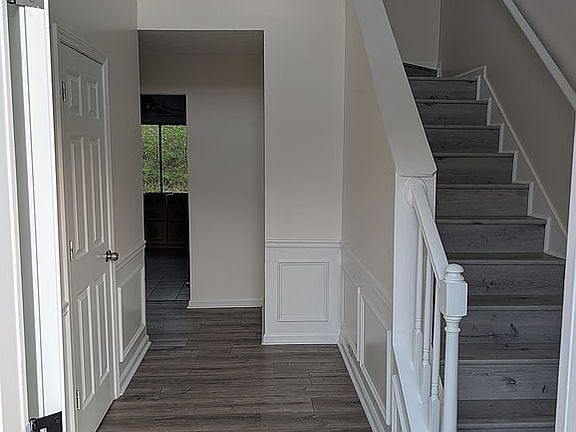 2nd image of 1401 Windmoor Ct NW