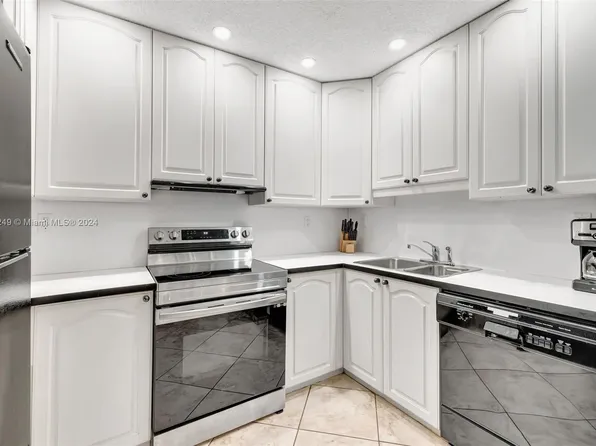 221 SE 9th Ave #211, Pompano Beach, FL 33060