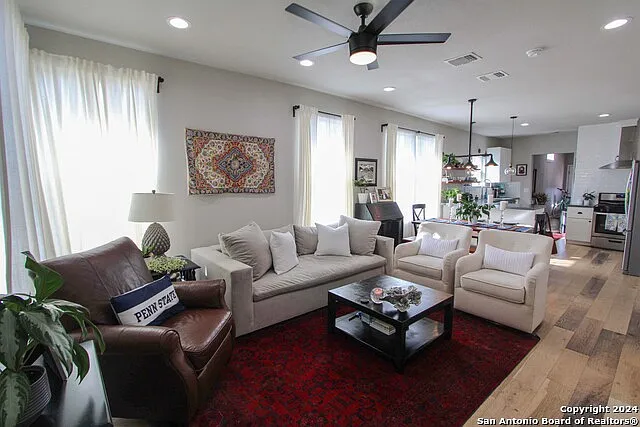 711 W Lullwood Ave — Photo 6