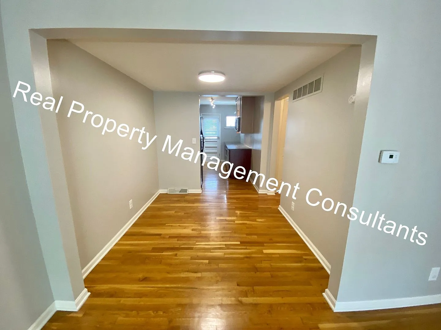 Free Ring Camera With Move In! Kansas City Midtown Living 1 Bed 1 Bath Home For Rent! — Photo 4