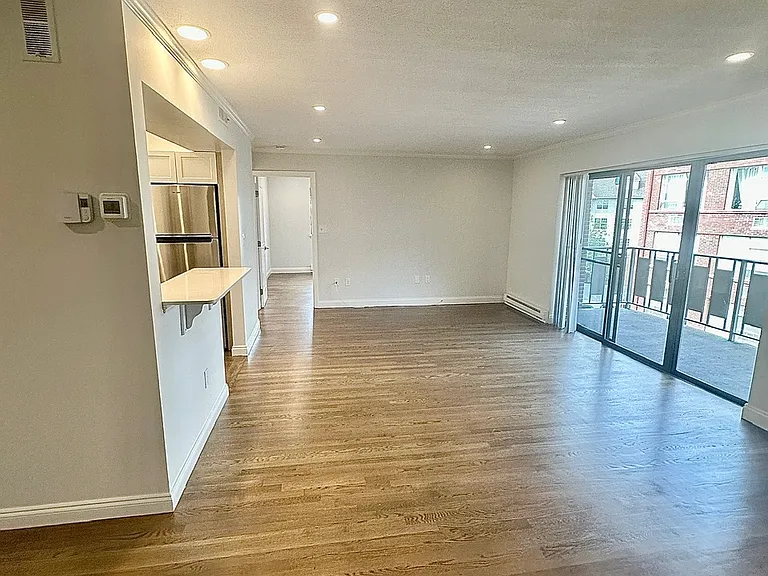 310 Hammond Pond Pkwy #504 — Photo 6